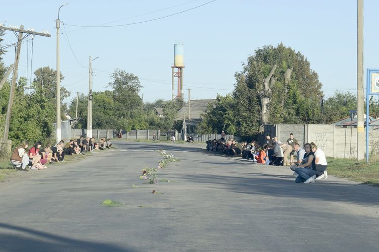 Зі сльозами на очах