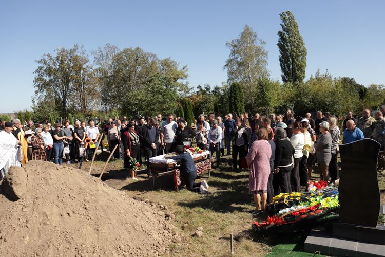 попрощалися з воїном