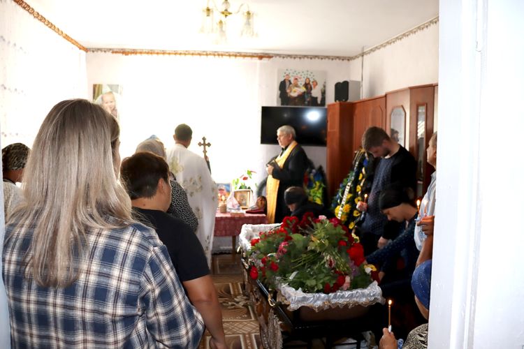 попрощалися з воїном