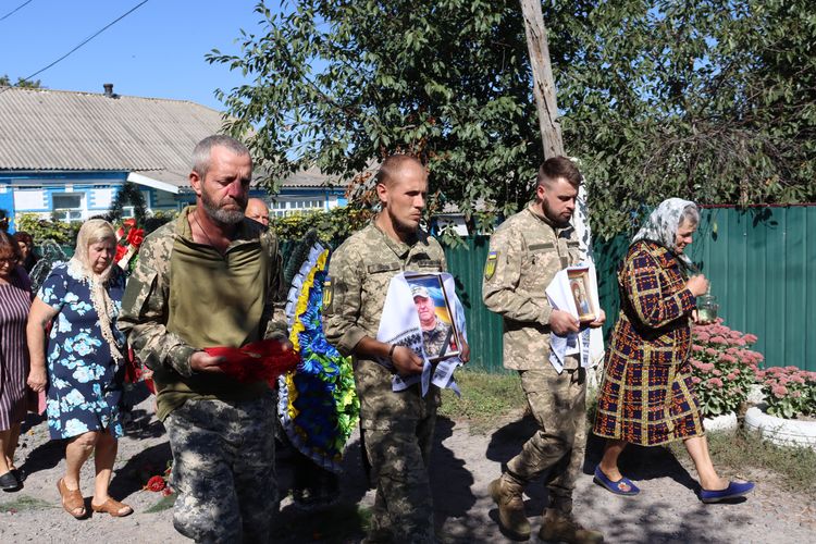 попрощалися з воїном