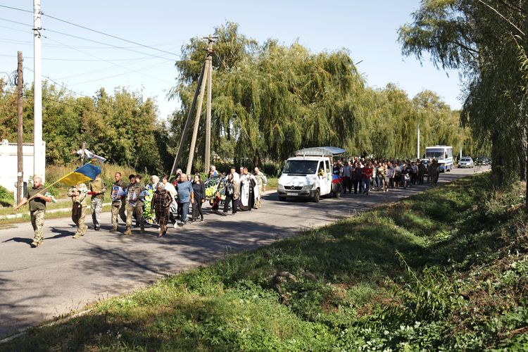 попрощалися з воїном