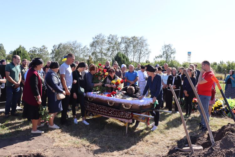 попрощалися з воїном