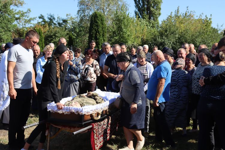 попрощалися з воїном