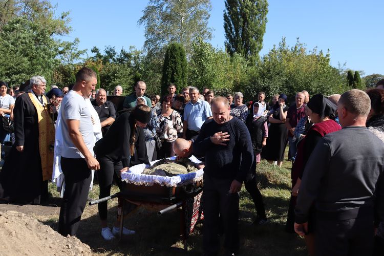 попрощалися з воїном