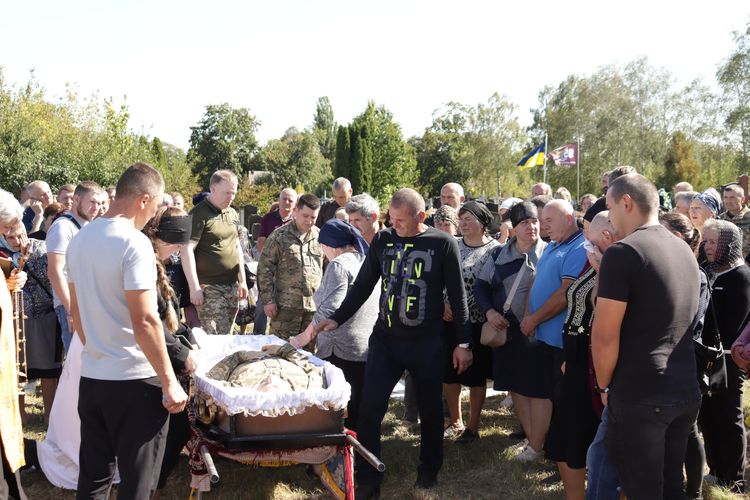 попрощалися з воїном