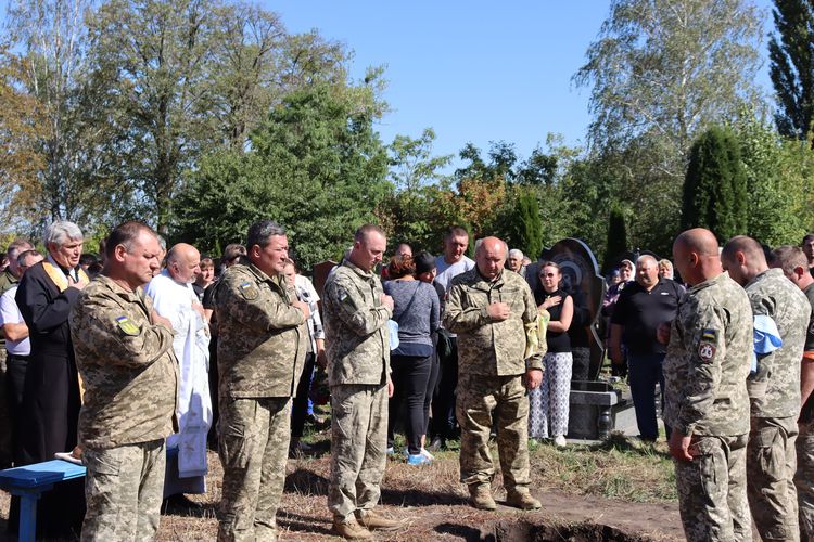 попрощалися з воїном