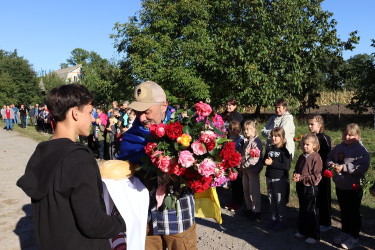 зустріли Героя з полону