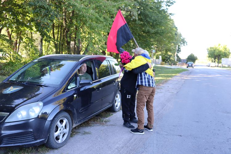 зустріли Героя з полону