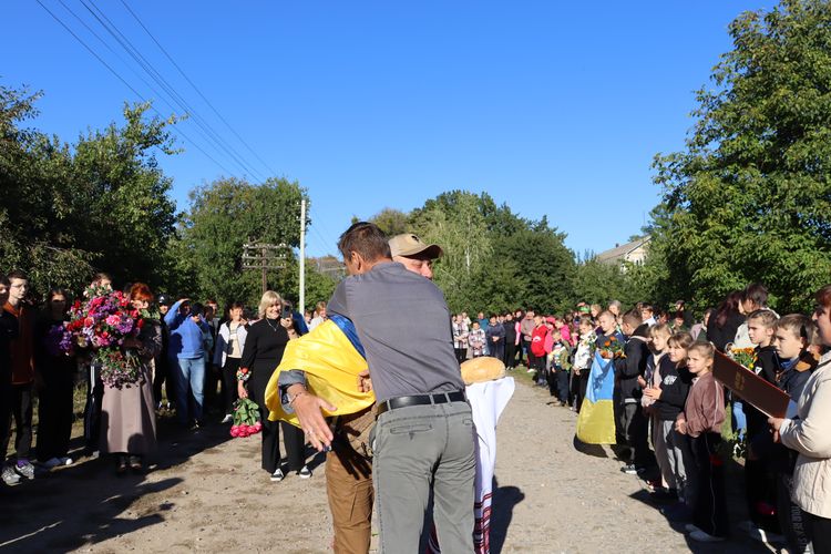 зустріли Героя з полону
