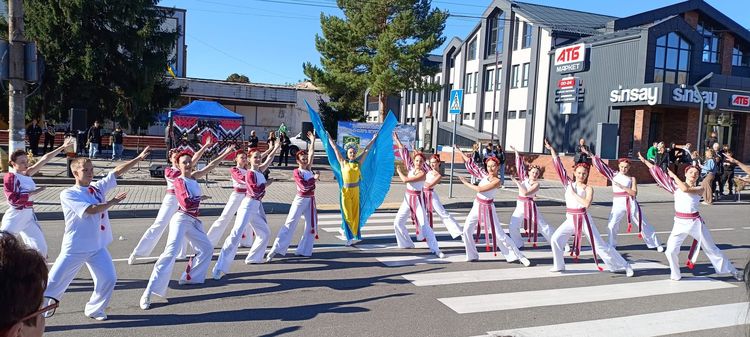 Пліч-о-пліч