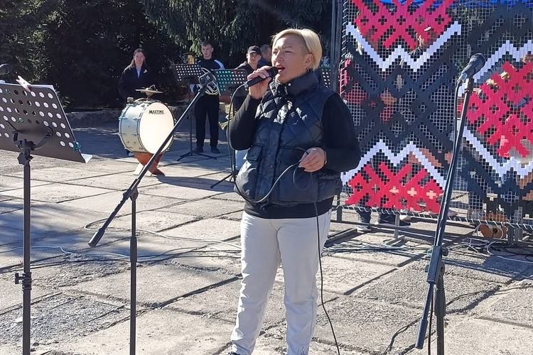 Пліч-о-пліч