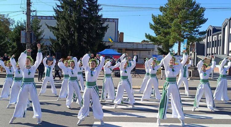 Пліч-о-пліч