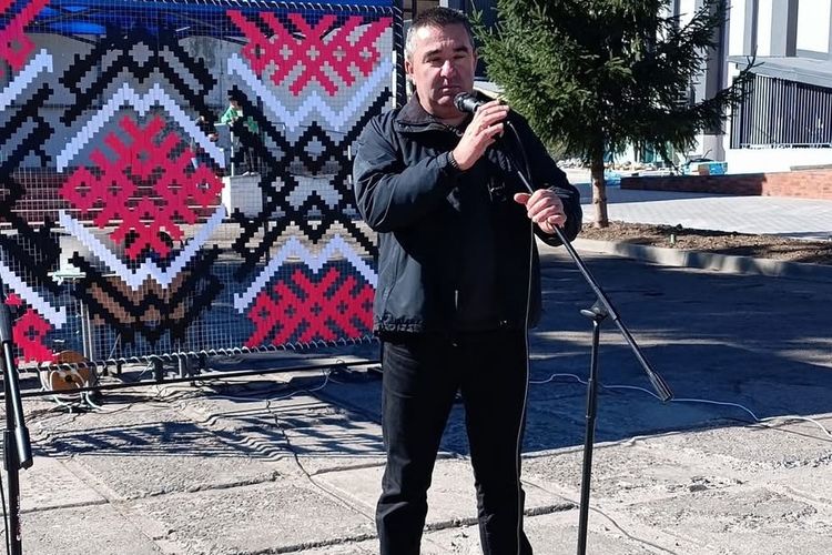 Пліч-о-пліч