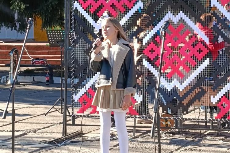 Пліч-о-пліч