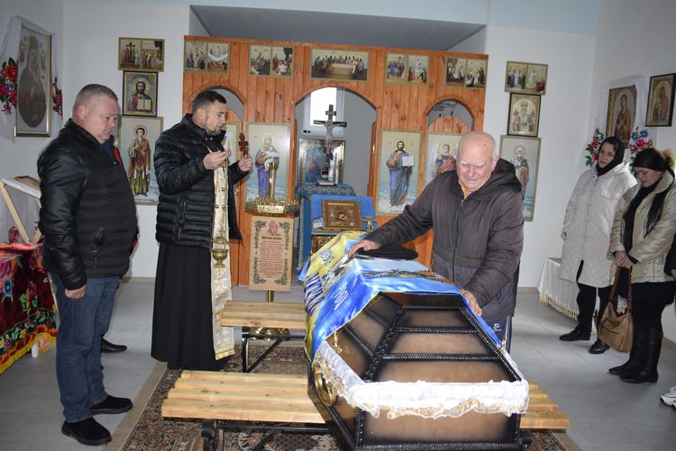 Додому вернувся він з бою