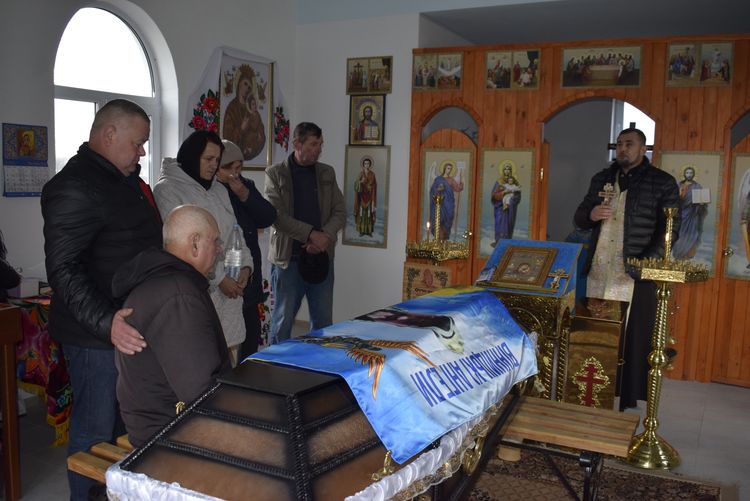 Додому вернувся він з бою