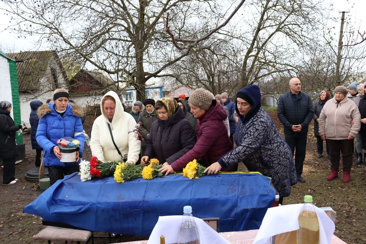 Попрощалась з Героєм