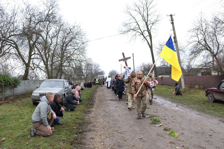 Попрощалась з Героєм