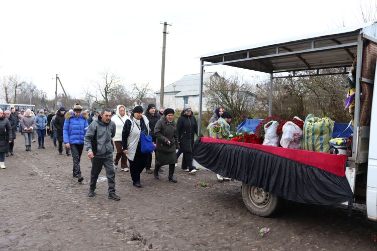 Попрощалась з Героєм