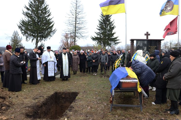 Попрощалась з Героєм