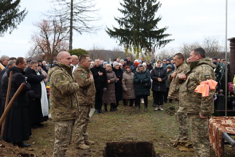 Попрощалась з Героєм