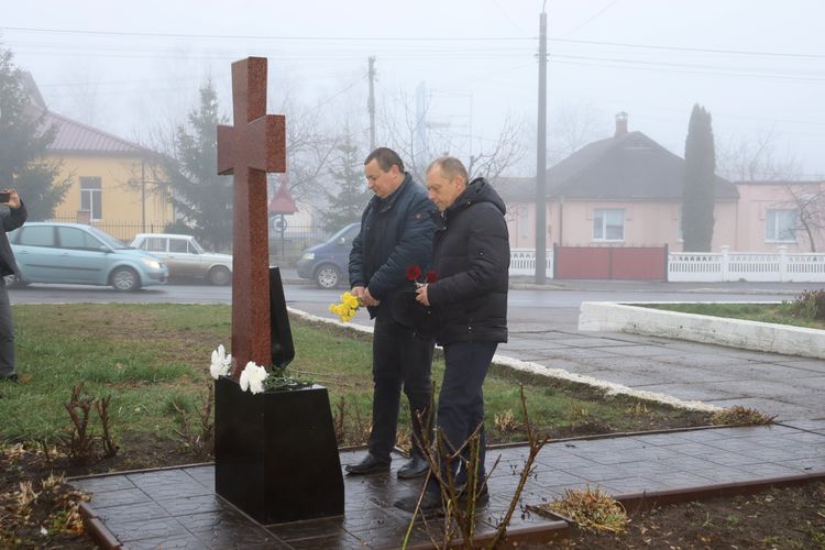 Покладено квіти
