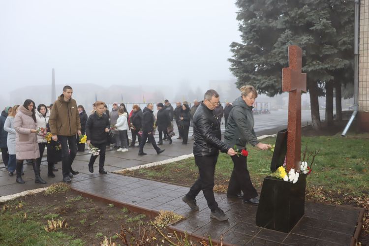 Покладено квіти