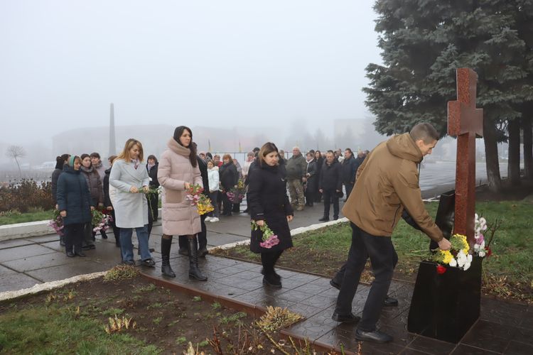 Покладено квіти
