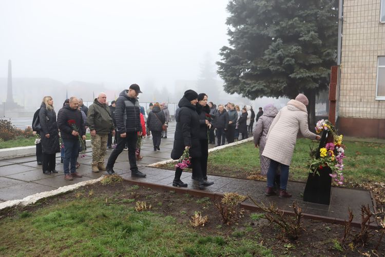 Покладено квіти