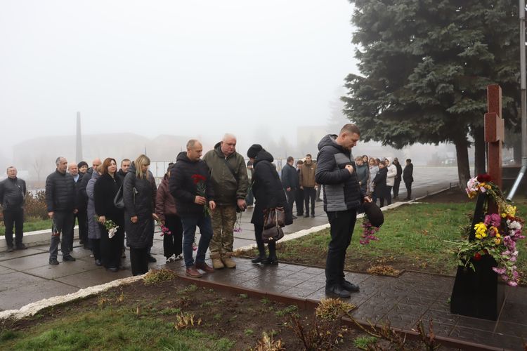 Покладено квіти