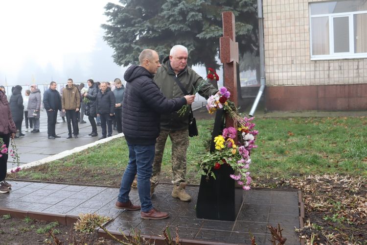 Покладено квіти