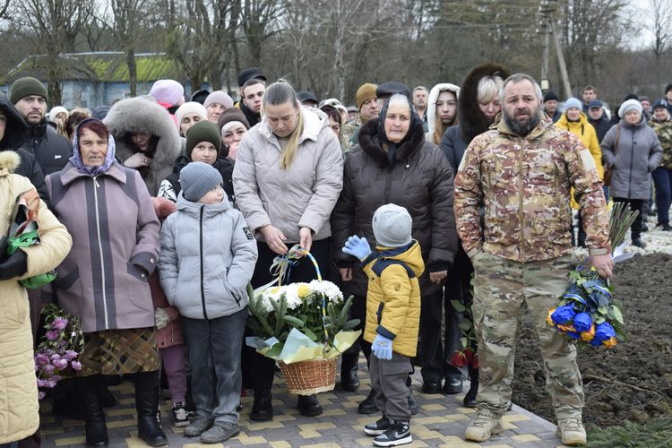 Сльози, квіти й молитва