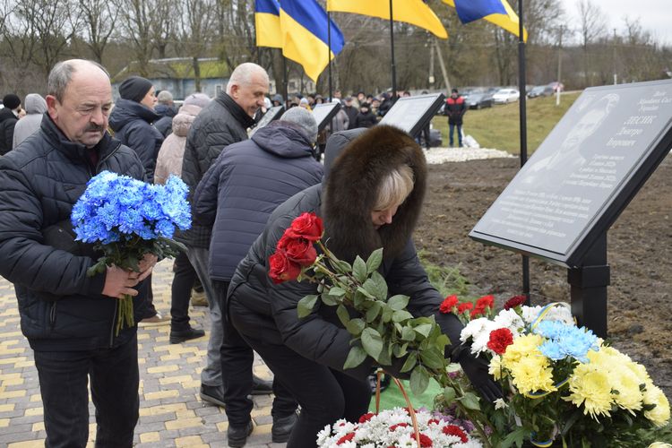 Сльози, квіти й молитва