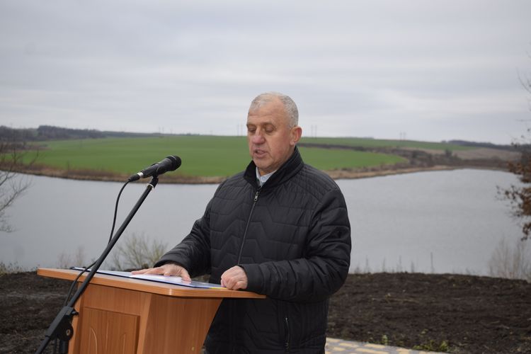 Сльози, квіти й молитва