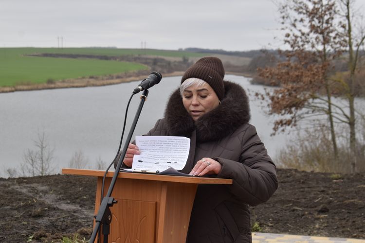 Сльози, квіти й молитва
