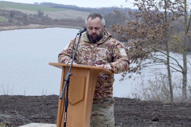 Сльози, квіти й молитва