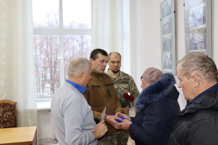 Вручено відзнаку