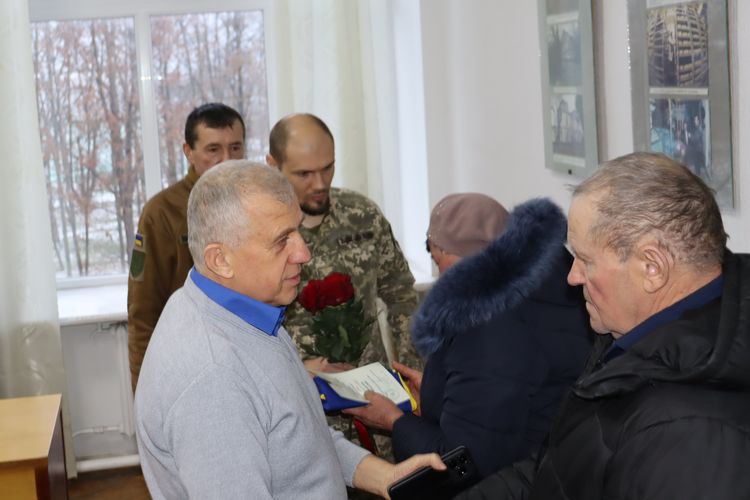 Вручено відзнаку