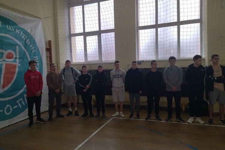 Пліч-о-пліч