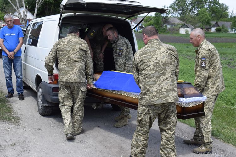 Громада схилила голови