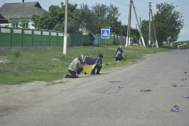 Громада схилила голови