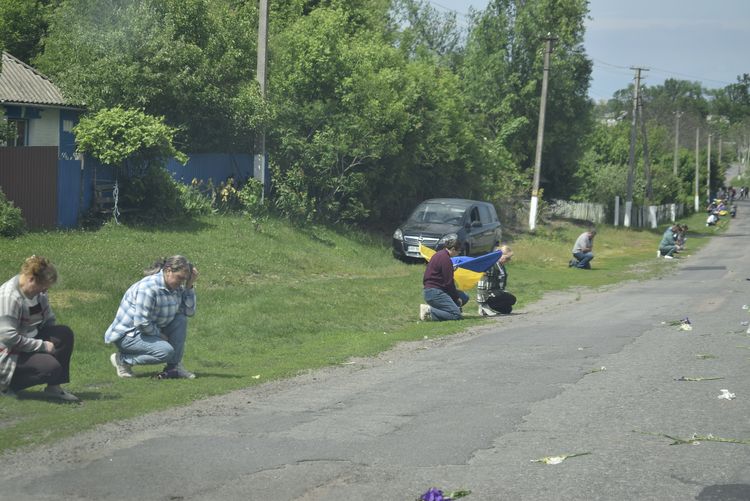Громада схилила голови