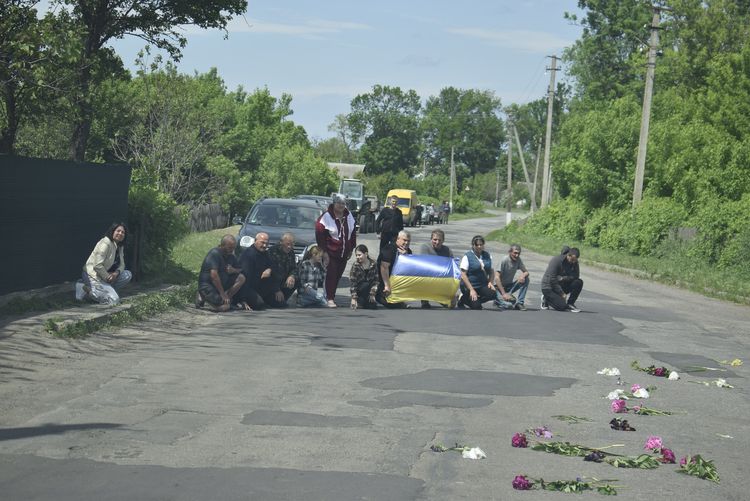 Громада схилила голови