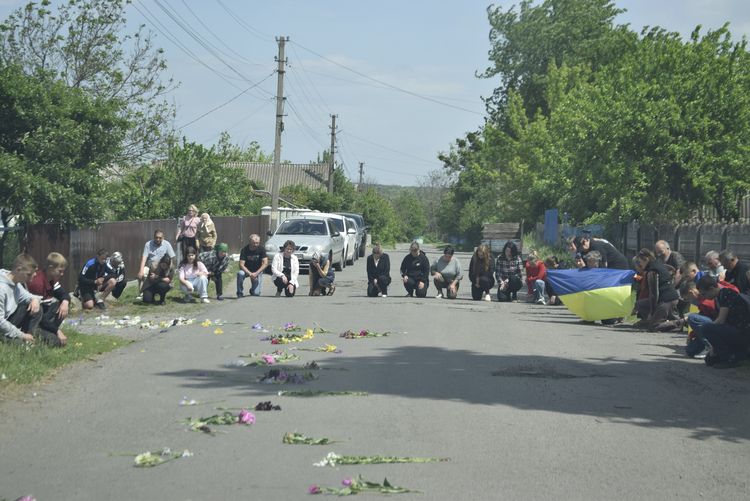 Громада схилила голови
