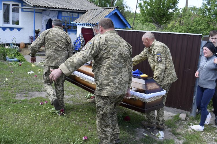 Громада схилила голови