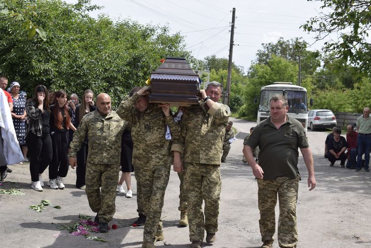Провели в останню дорогу мужнього Героя