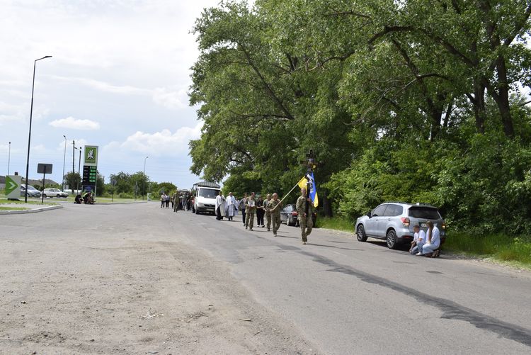Провели в останню дорогу мужнього Героя