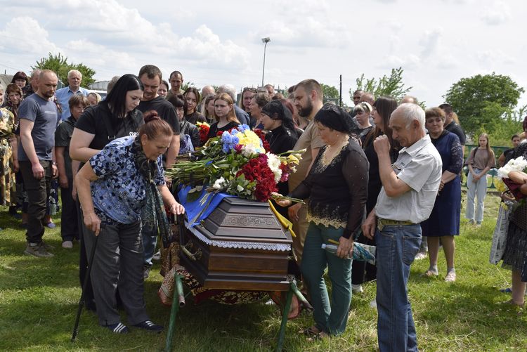 Провели в останню дорогу мужнього Героя