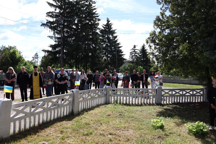 Зі сльозами на очах