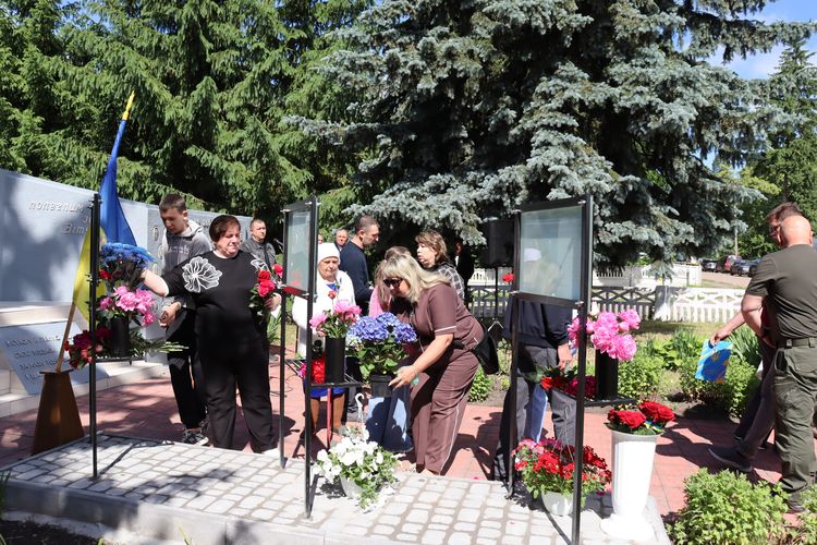 Зі сльозами на очах
